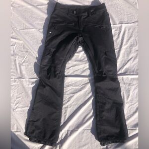 LIKE NEW 686 Aura insulated snow pants, ski pants